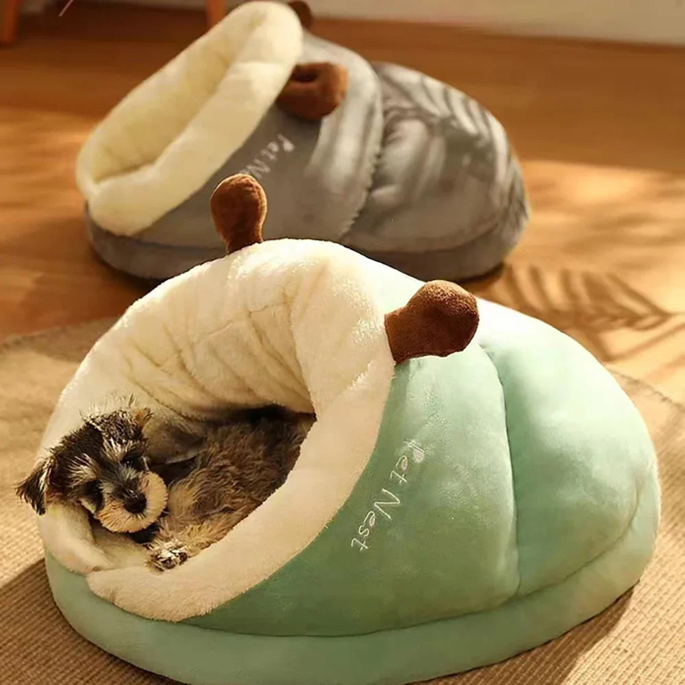Snuggle Slipper – Ultra-Warm Hooded Fleece Pet Bed