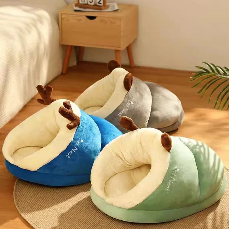 Snuggle Slipper – Ultra-Warm Hooded Fleece Pet Bed