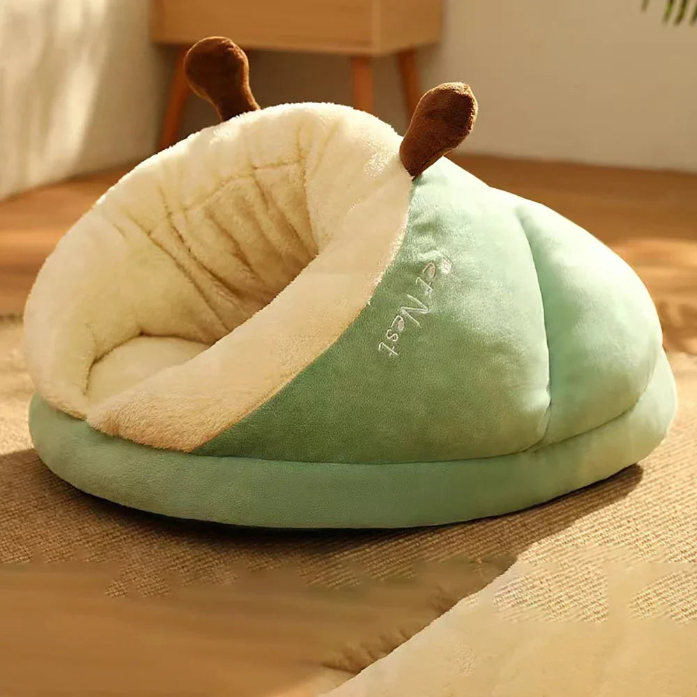 Snuggle Slipper – Ultra-Warm Hooded Fleece Pet Bed
